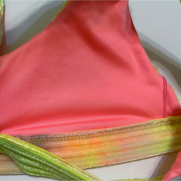 Dippin Daisy’s Bikini Top - Picture 6 of 9